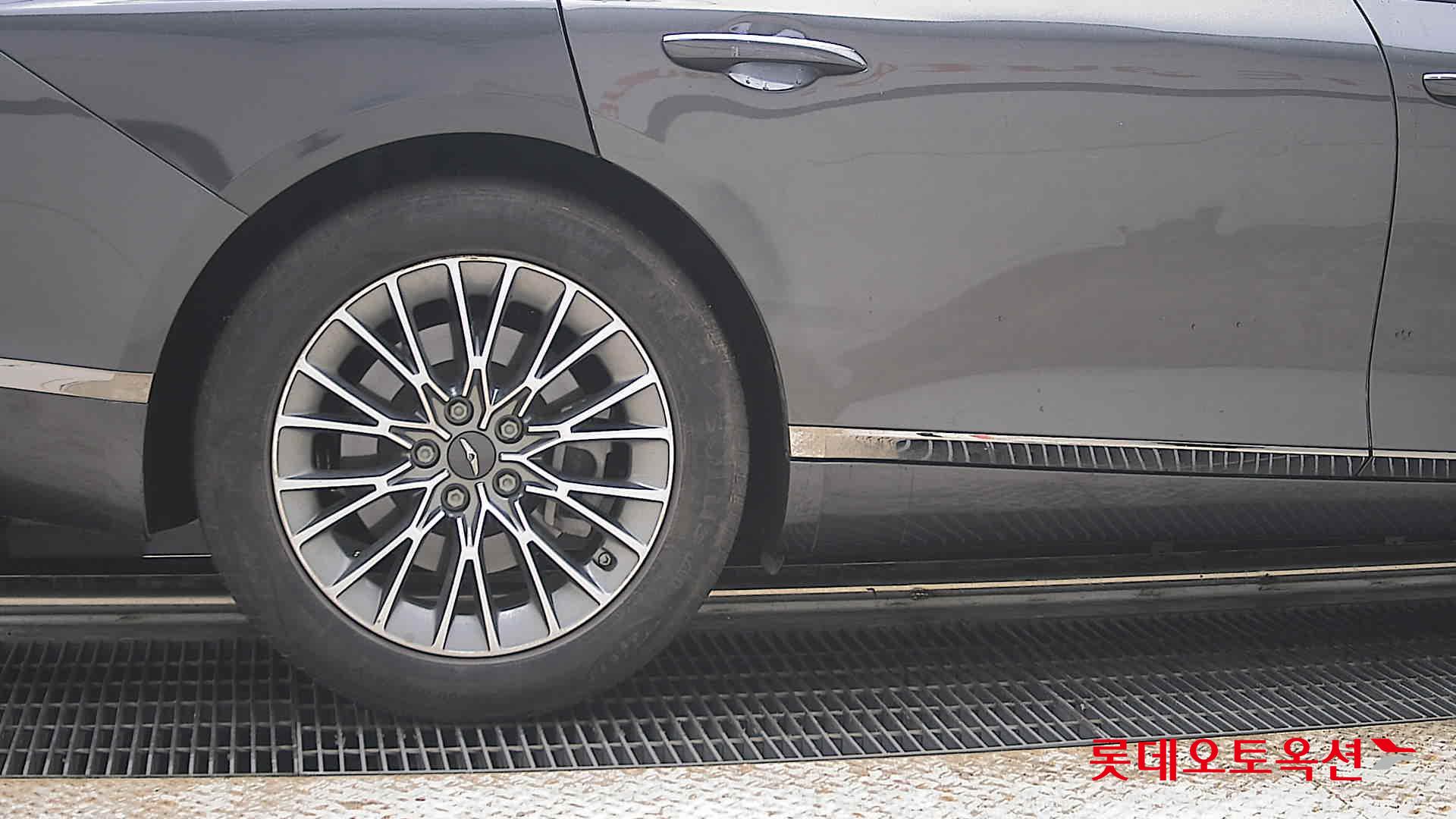 Genesis G80 - 28