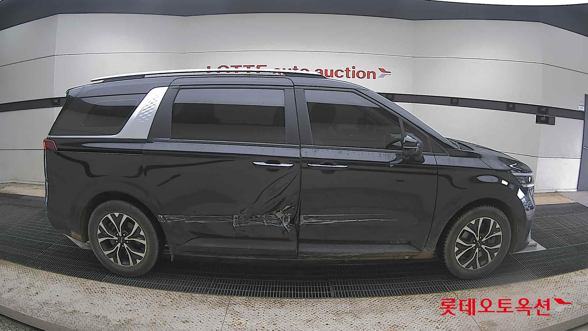 Kia Carnival - 21