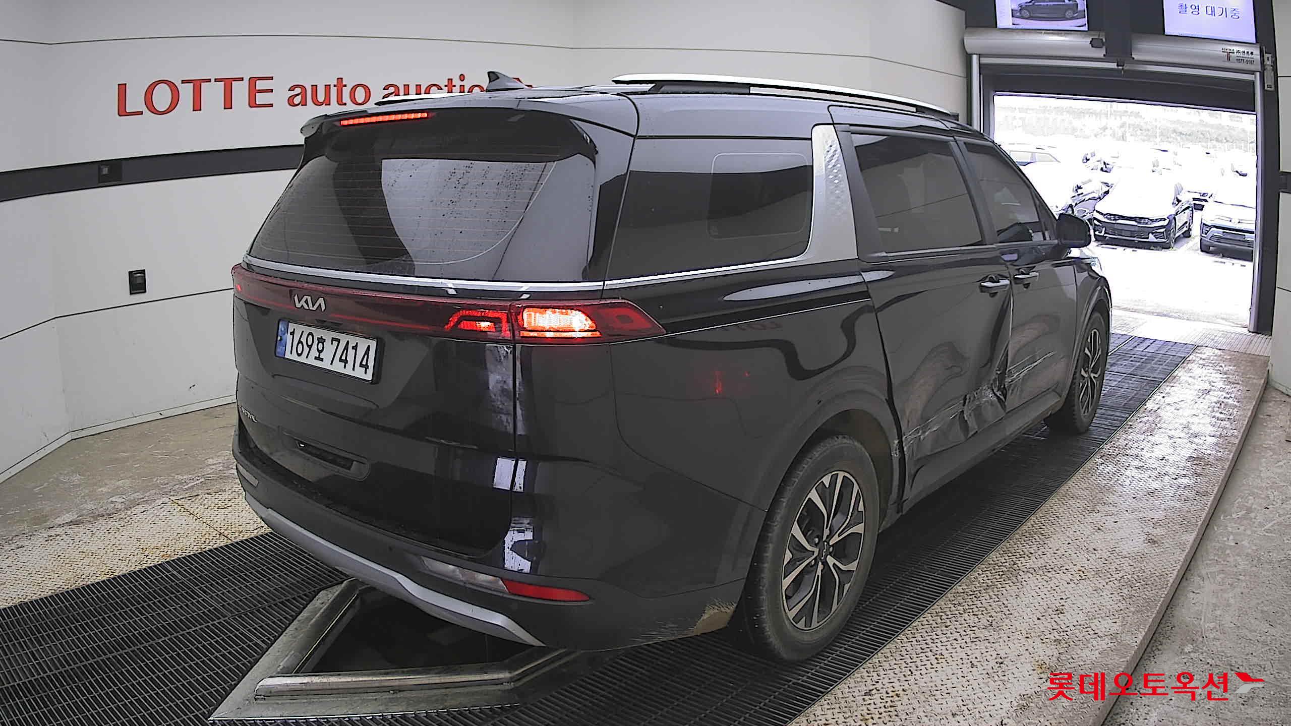 Kia Carnival - 5