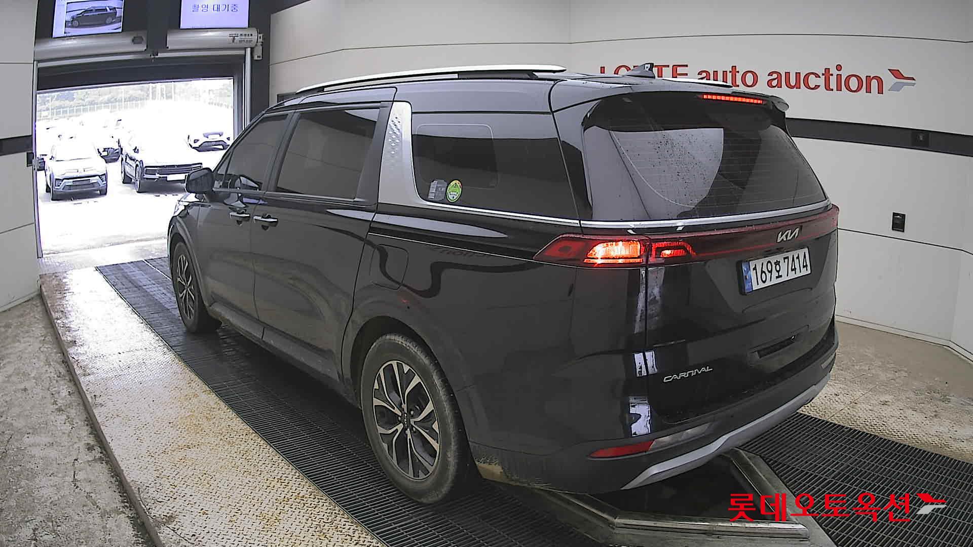 Kia Carnival - 4