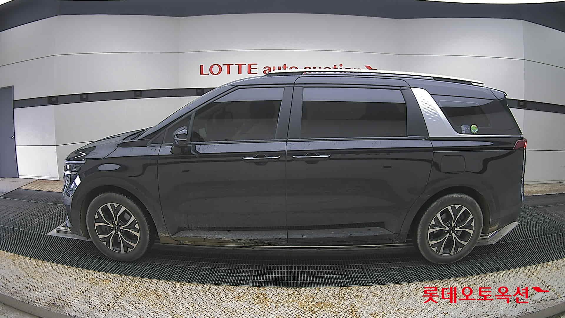 Kia Carnival - 13