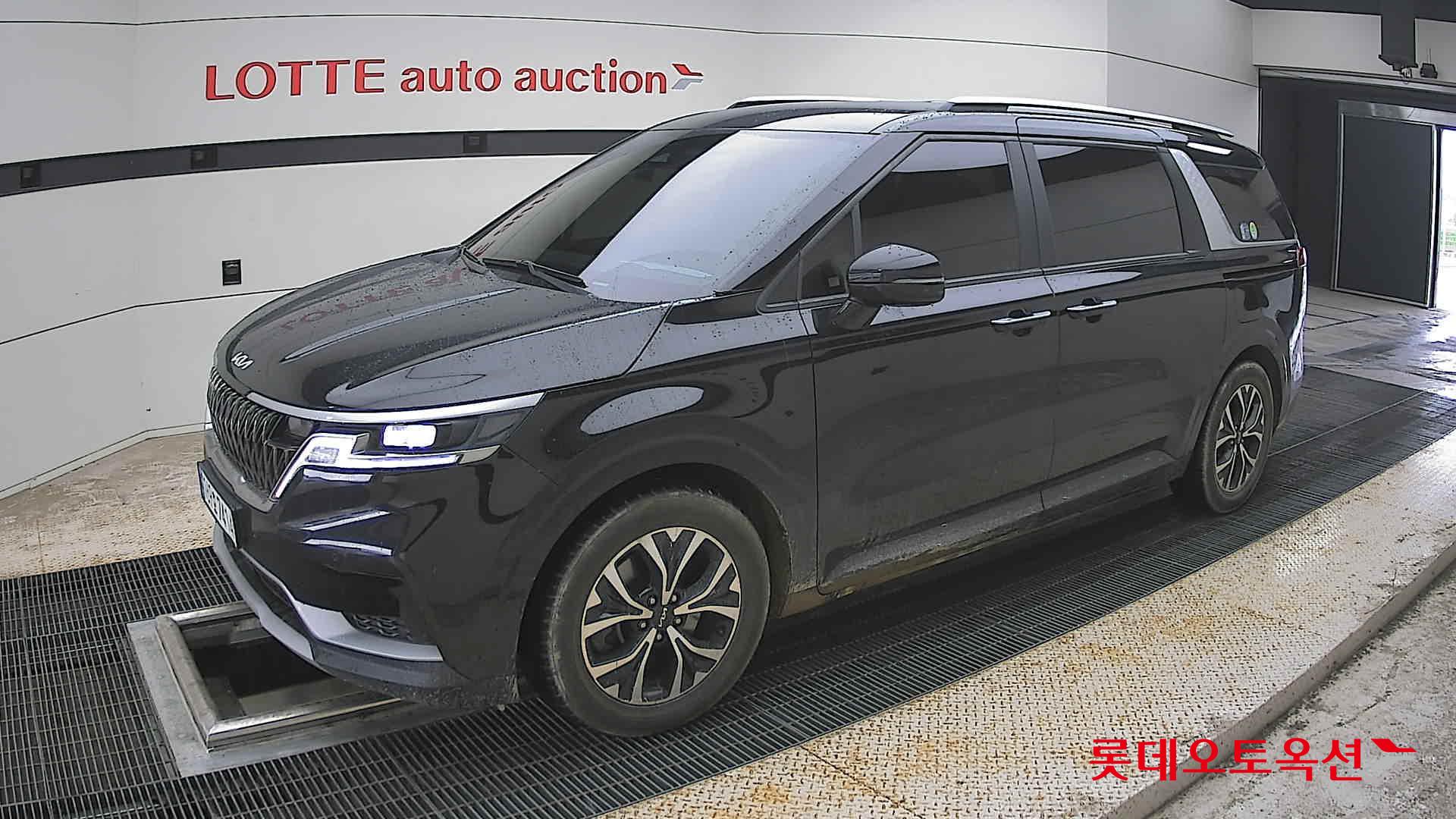 Kia Carnival - 11