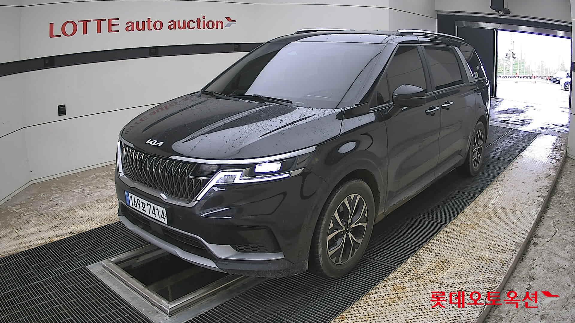Kia Carnival - 3