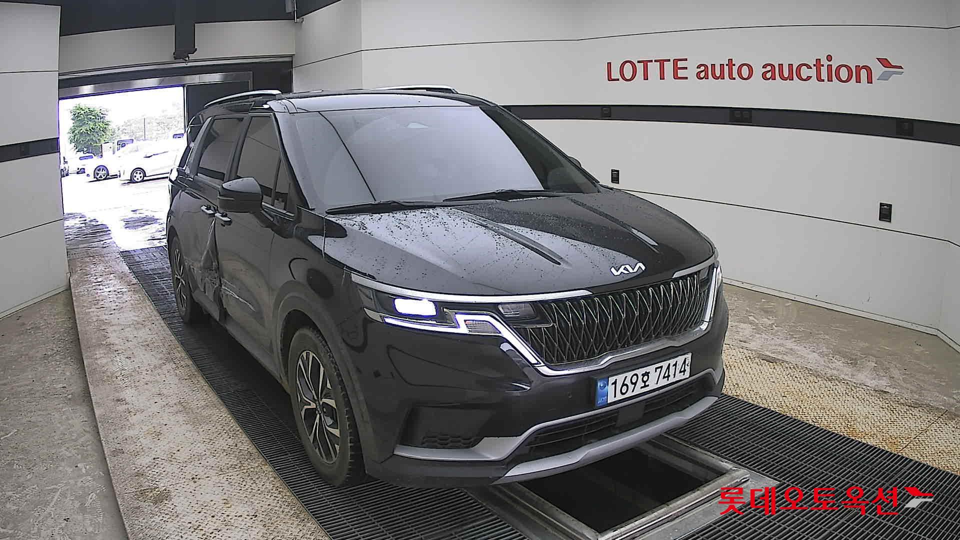 Kia Carnival - 24