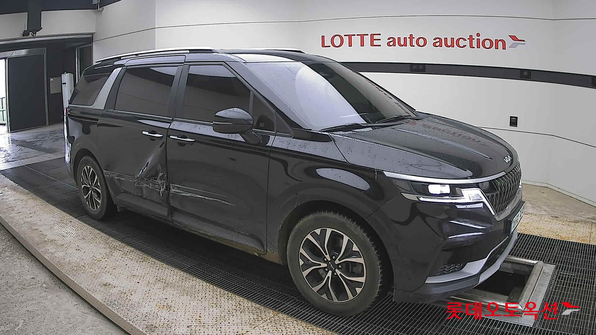 Kia Carnival - 23