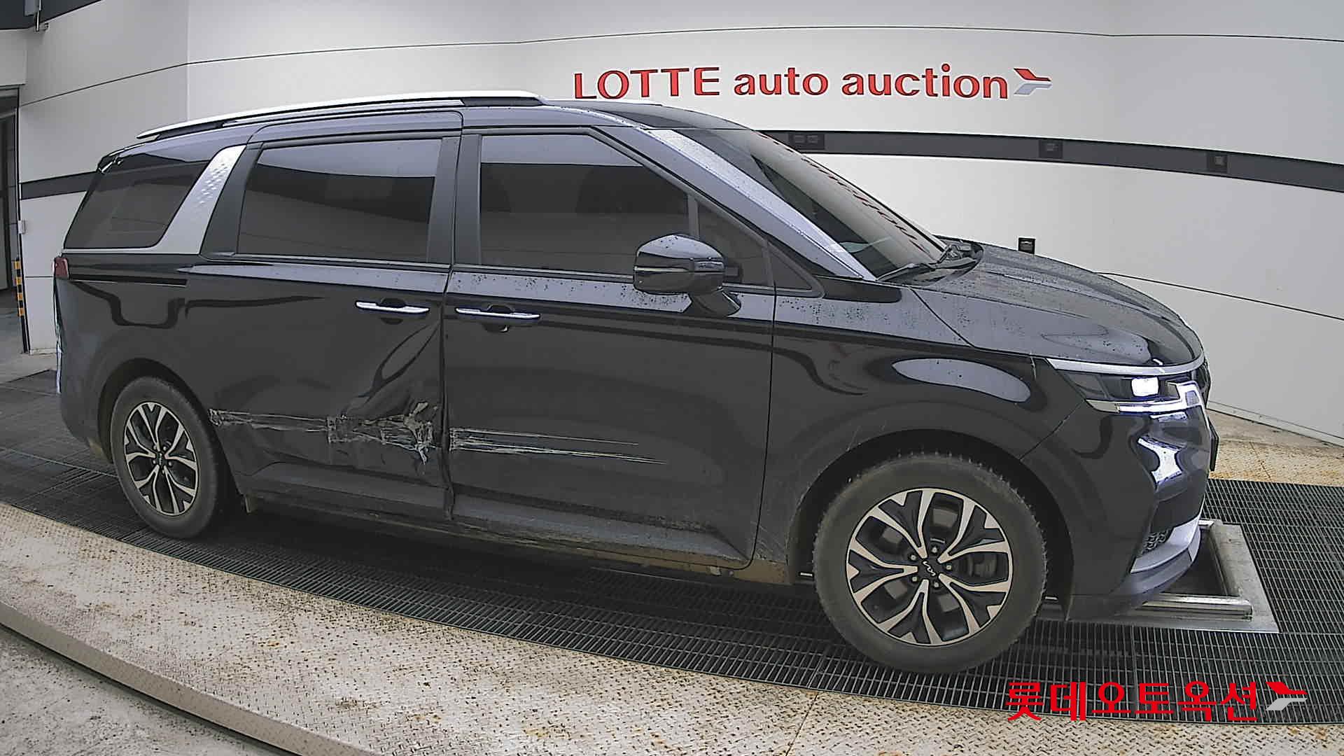 Kia Carnival - 22