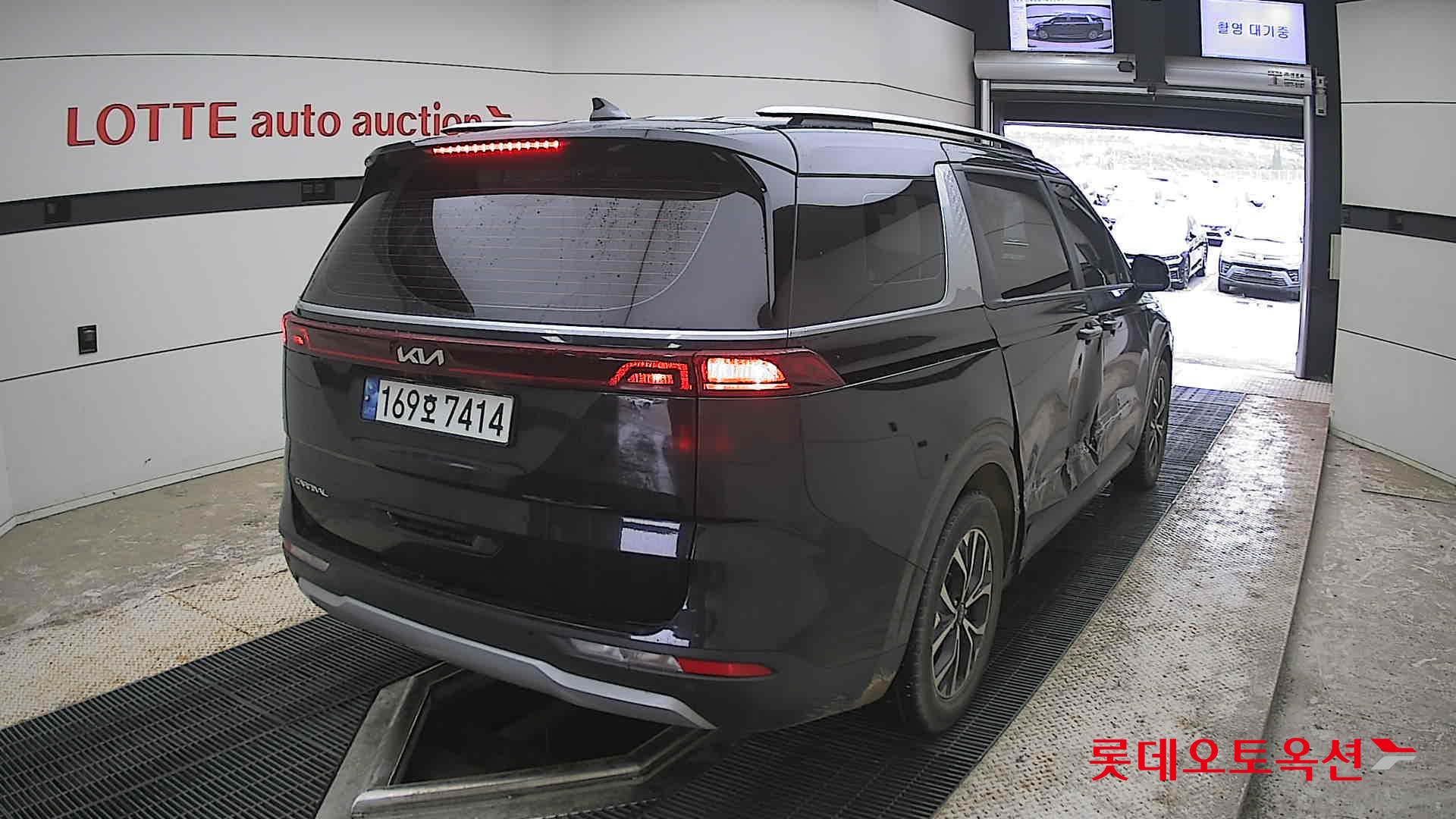 Kia Carnival - 18