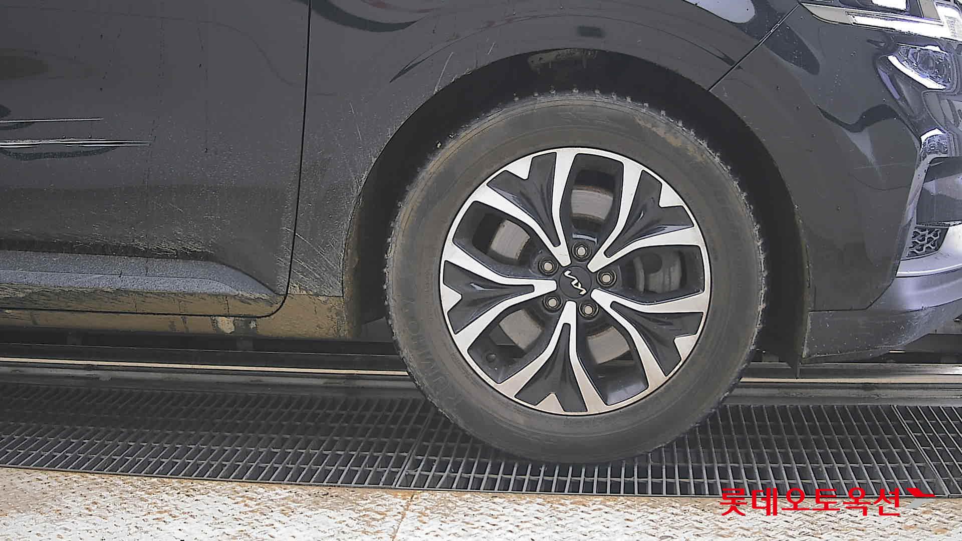 Kia Carnival - 27