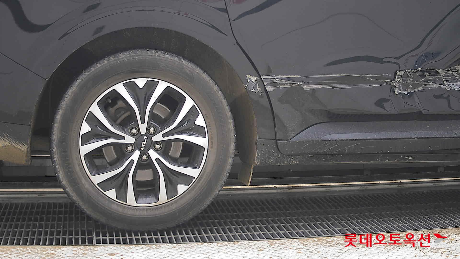 Kia Carnival - 28