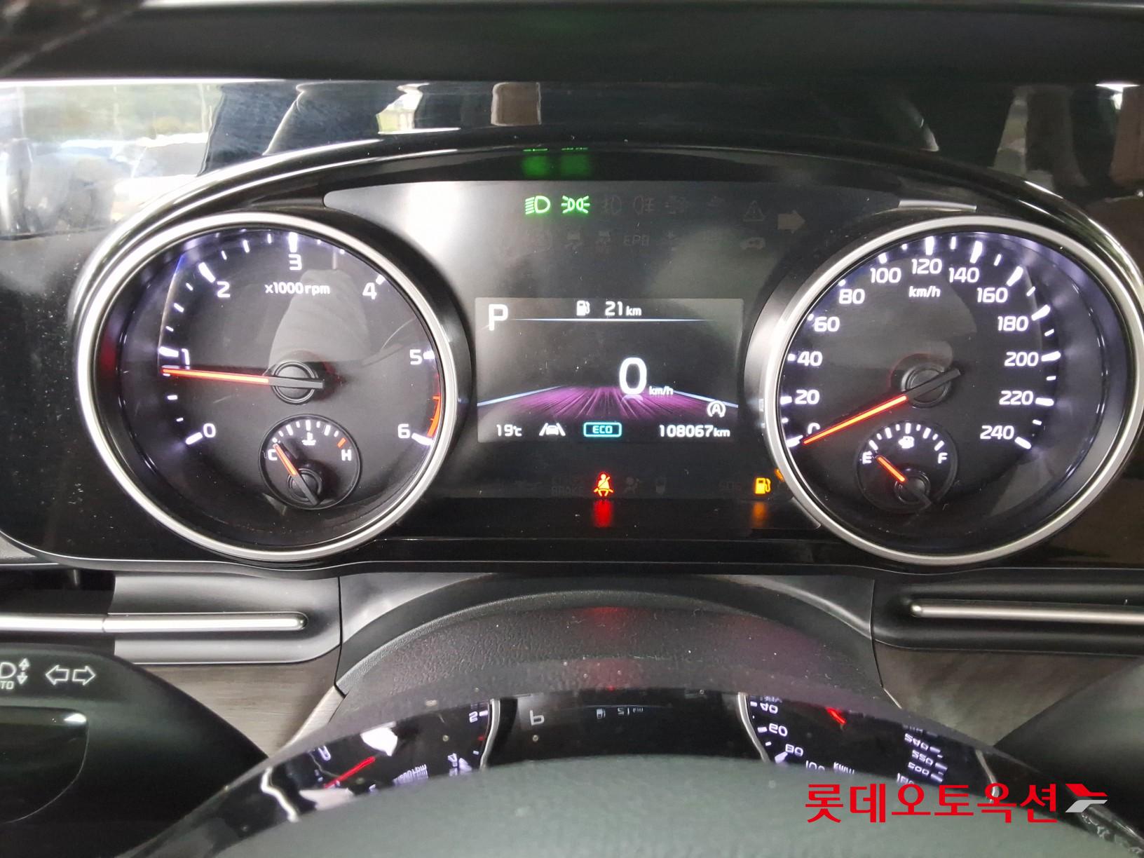 Kia Carnival - 31