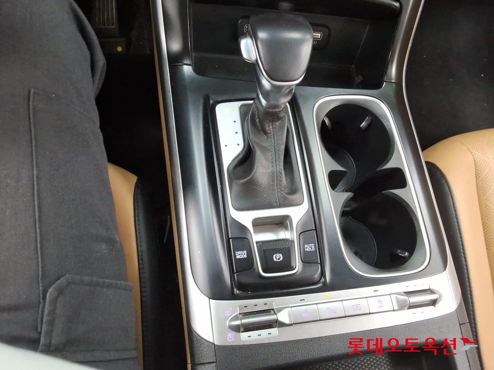 Kia Carnival - 34