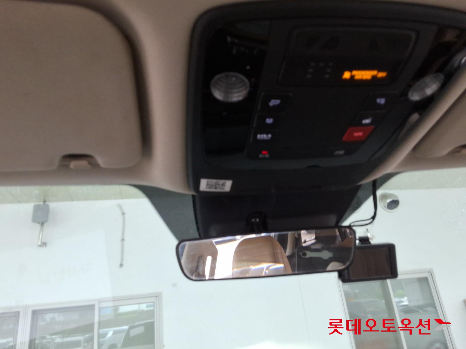 Kia Carnival - 35