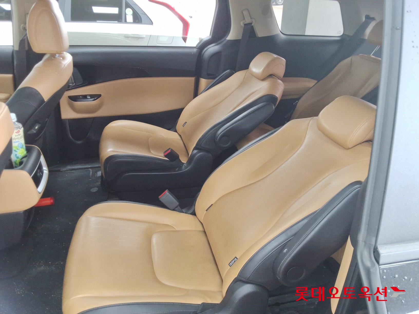 Kia Carnival - 38