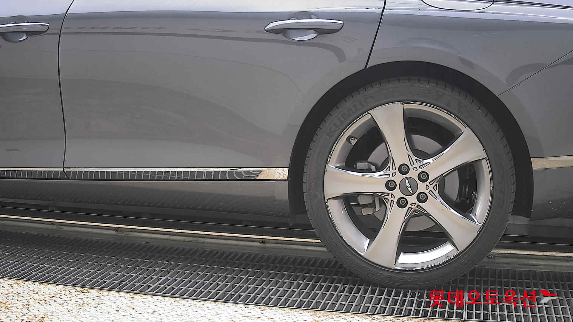 Genesis G80 - 26