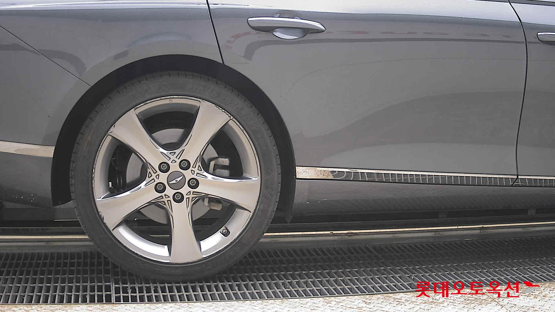 Genesis G80 - 28