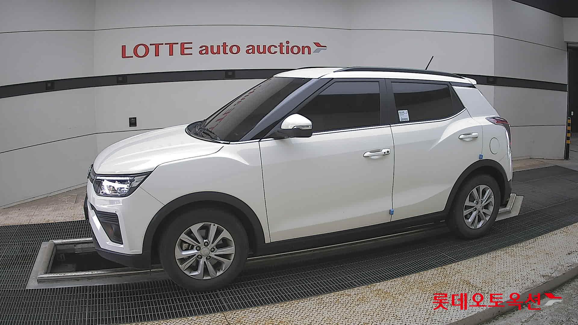 KG Mobility Tivoli - 12