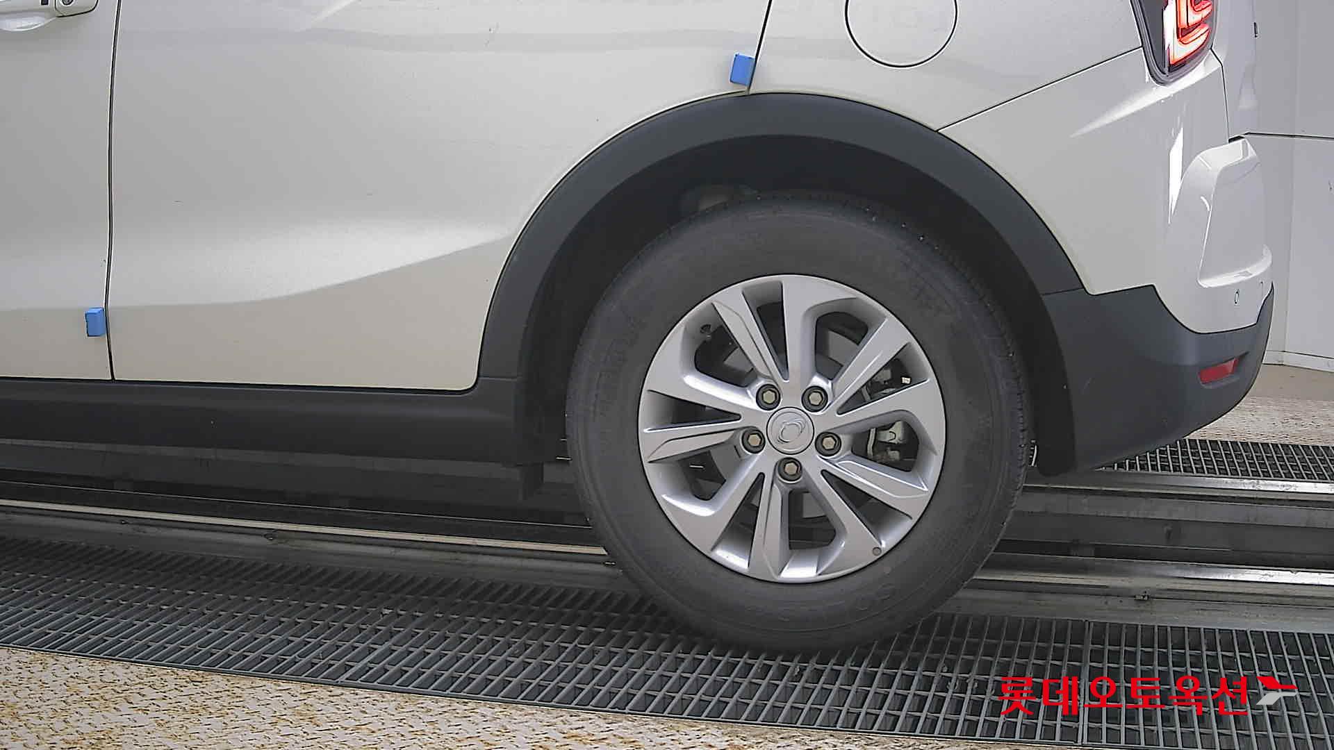 KG Mobility Tivoli - 26