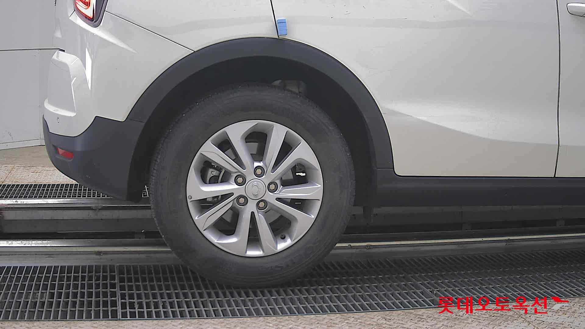 KG Mobility Tivoli - 28