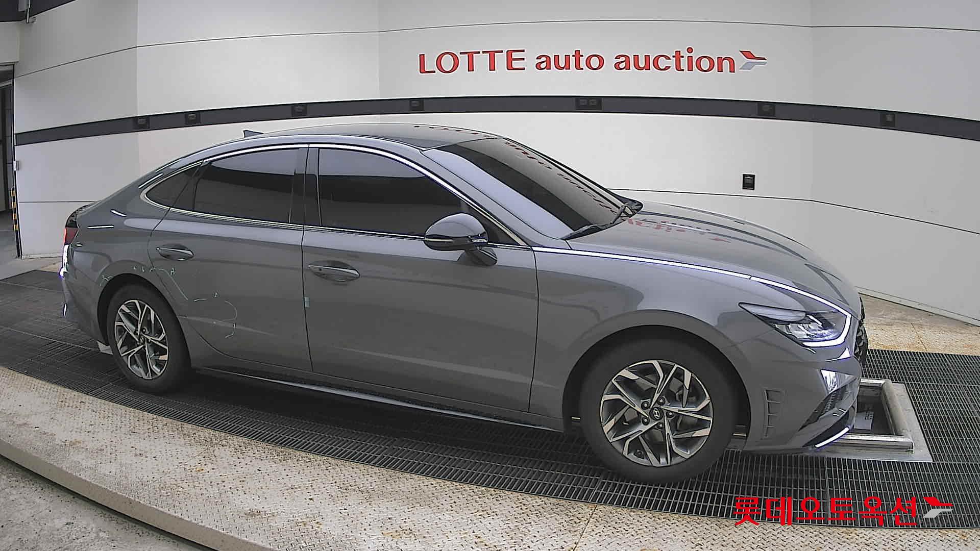 Hyundai Sonata - 22