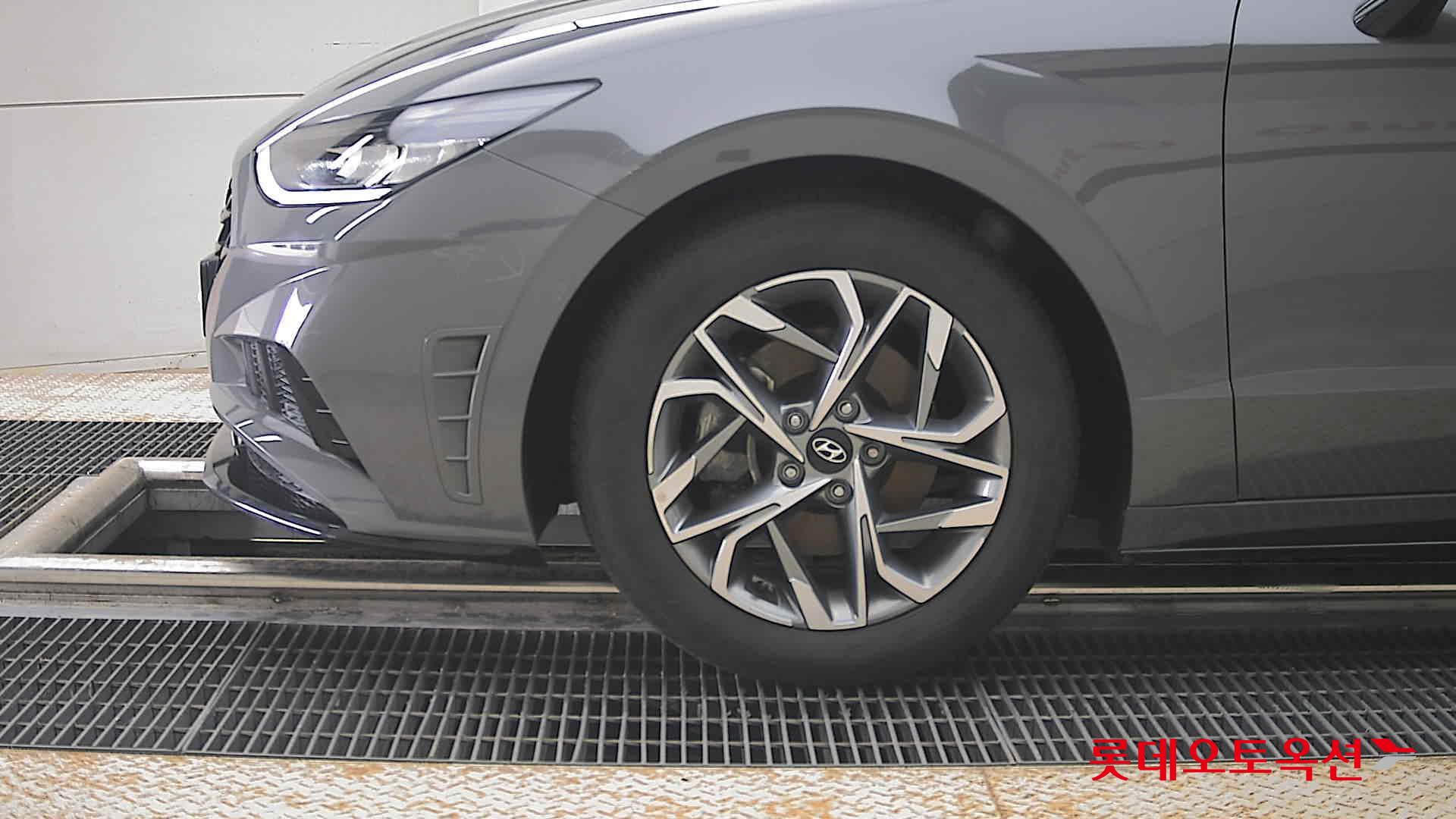 Hyundai Sonata - 25