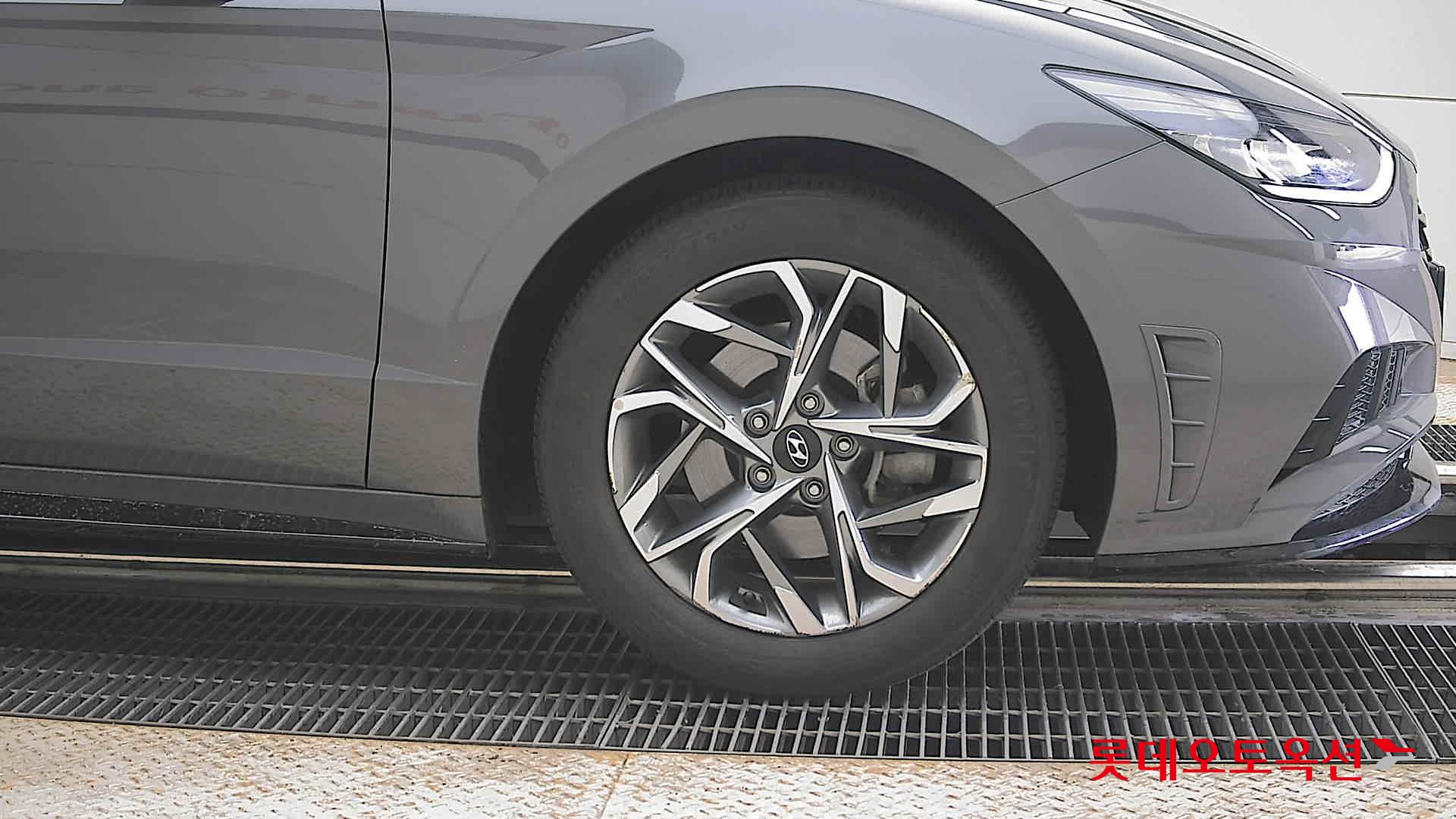 Hyundai Sonata - 27