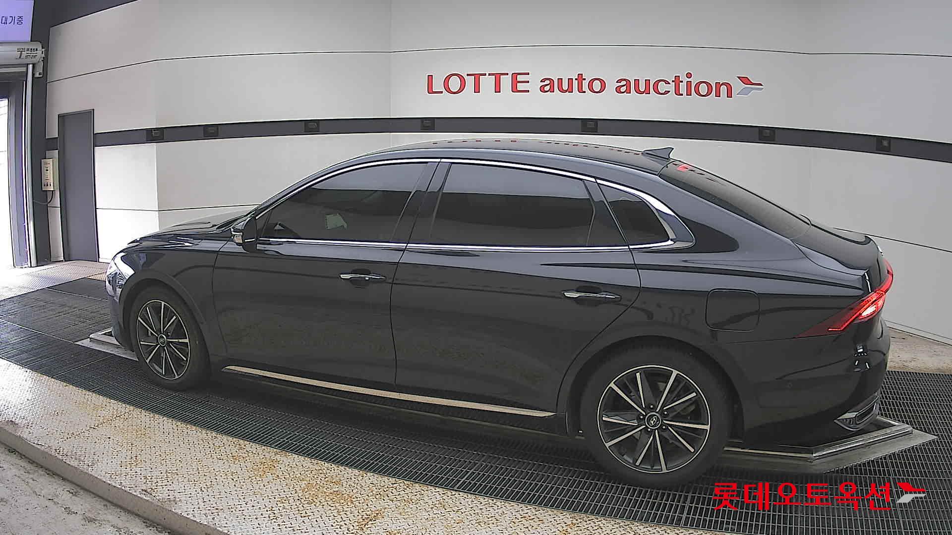 Hyundai Grandeur - 14