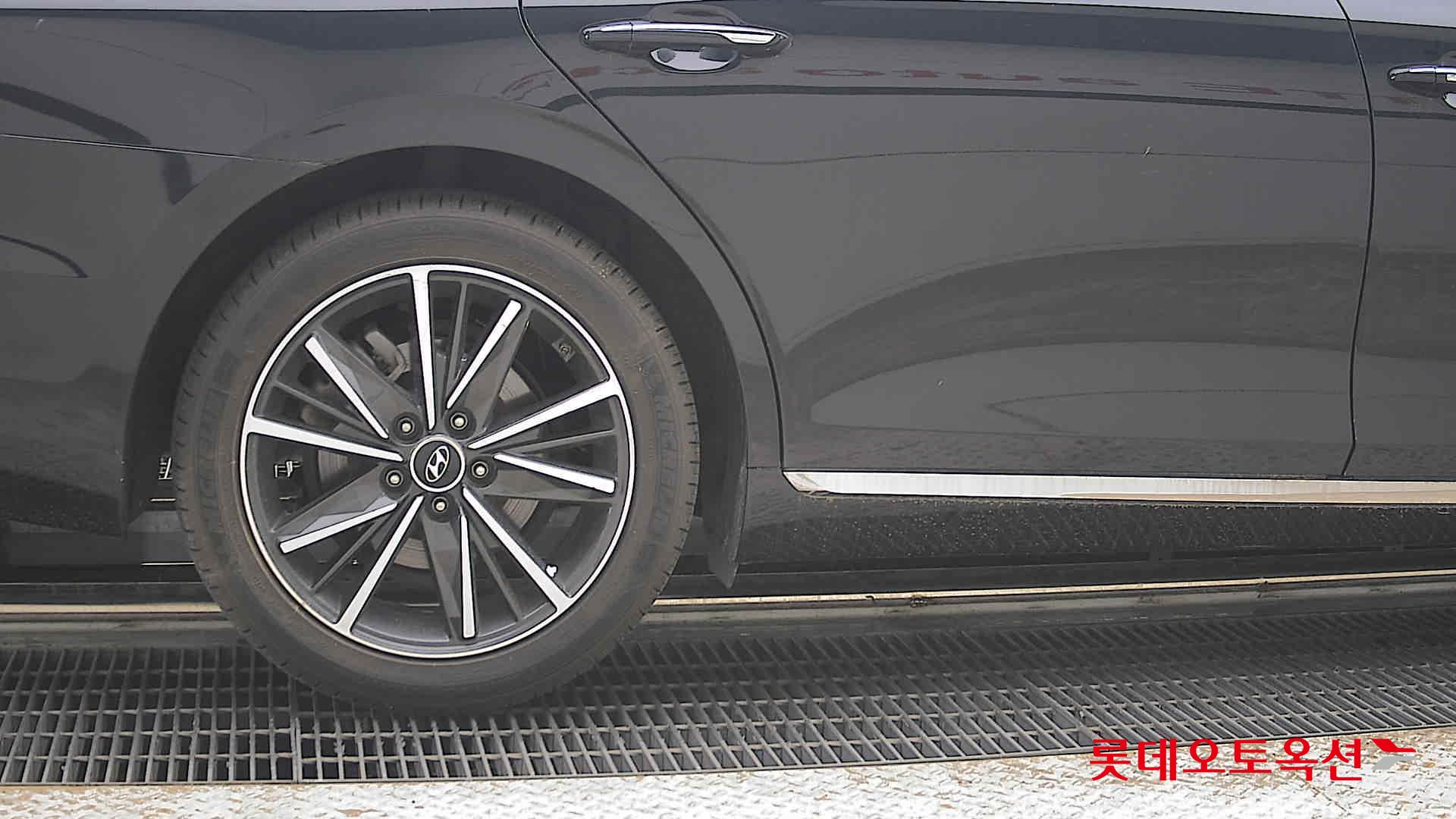 Hyundai Grandeur - 28