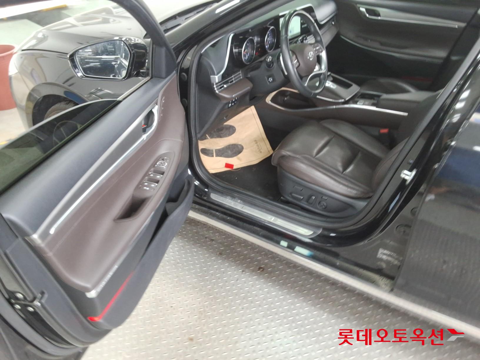 Hyundai Grandeur - 37