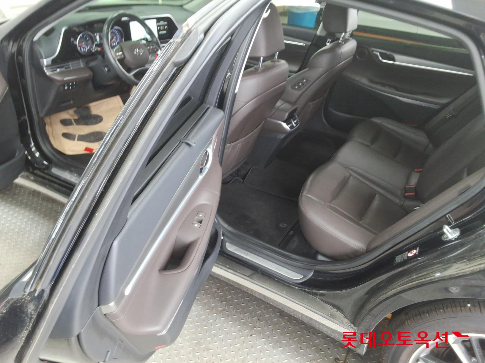Hyundai Grandeur - 38