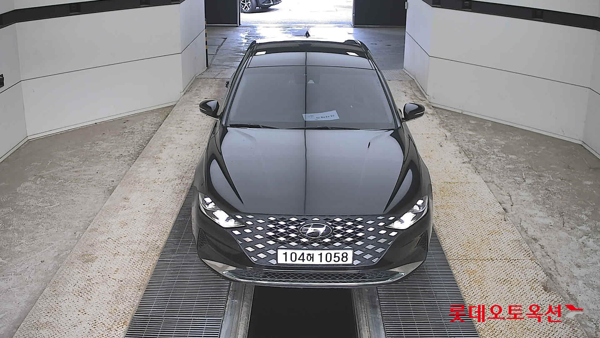 Hyundai Grandeur - 1