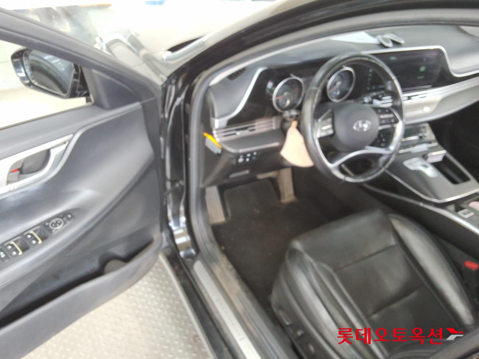 Hyundai Grandeur - 37