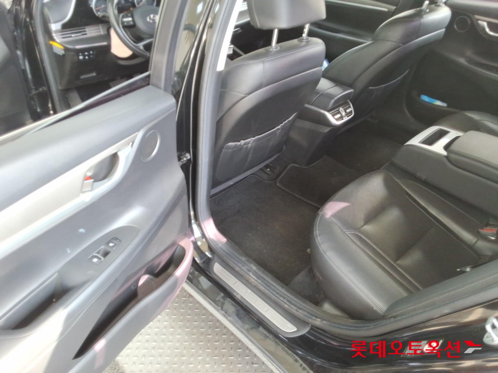 Hyundai Grandeur - 38