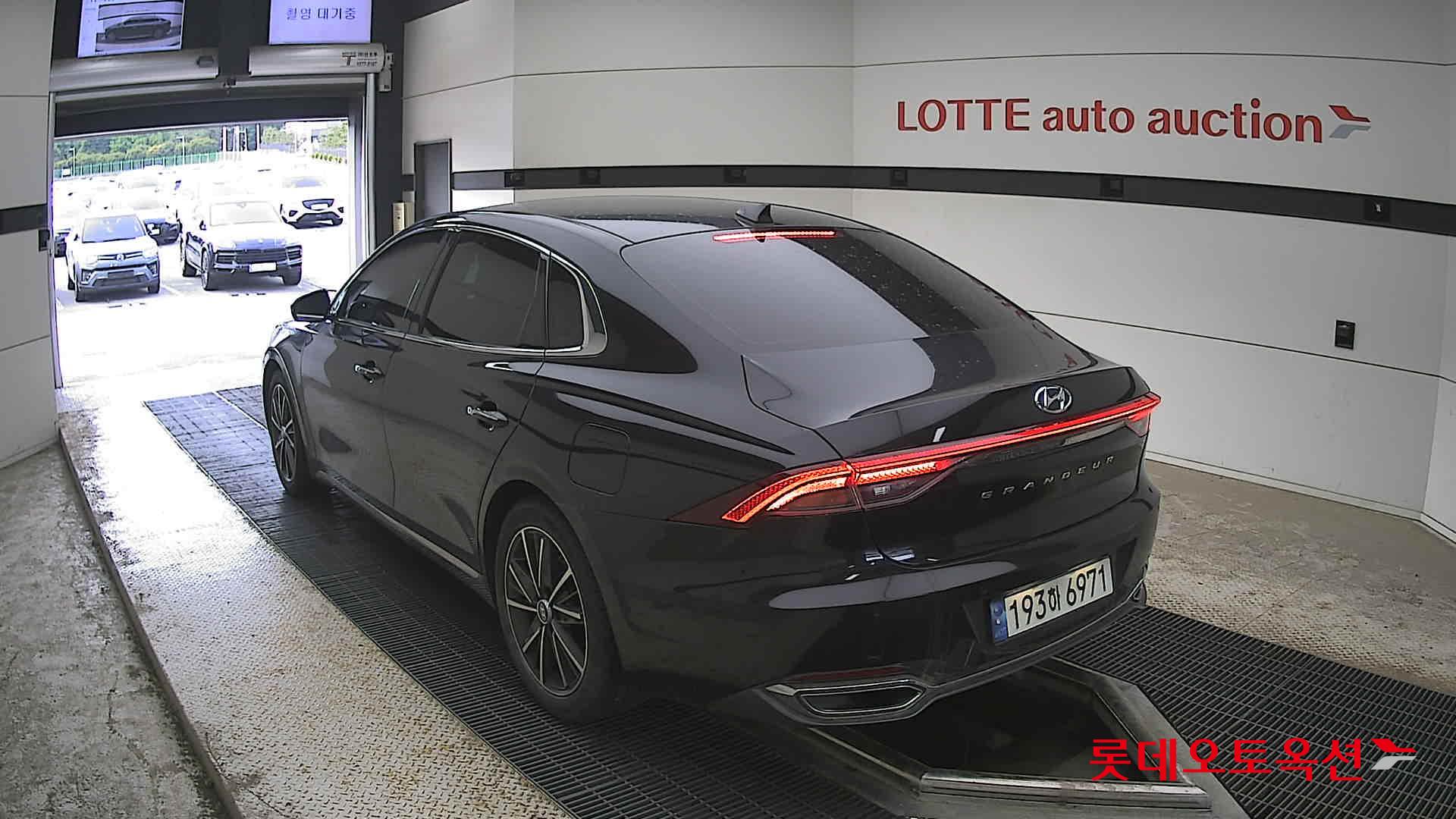 Hyundai Grandeur - 4