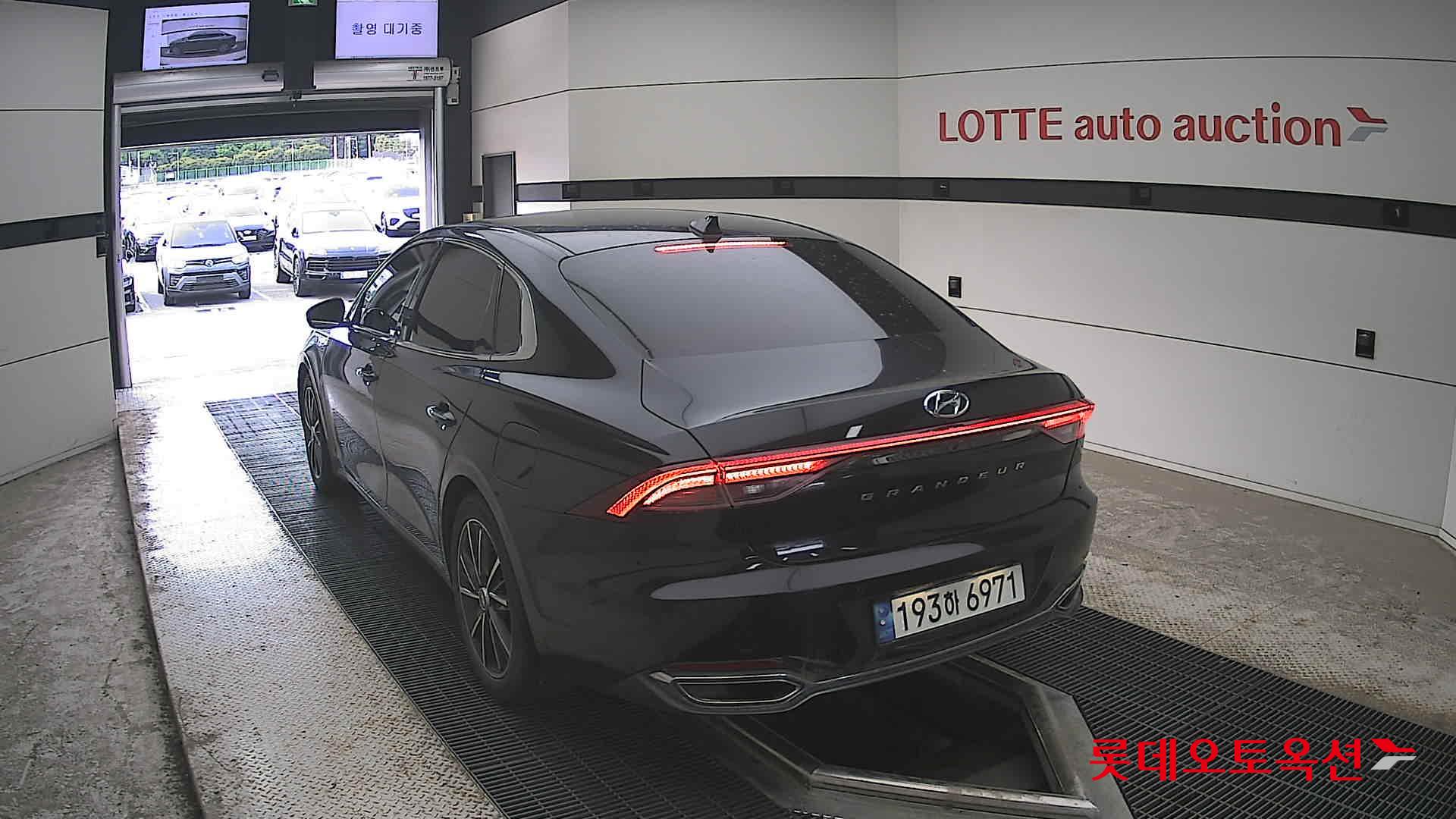 Hyundai Grandeur - 16