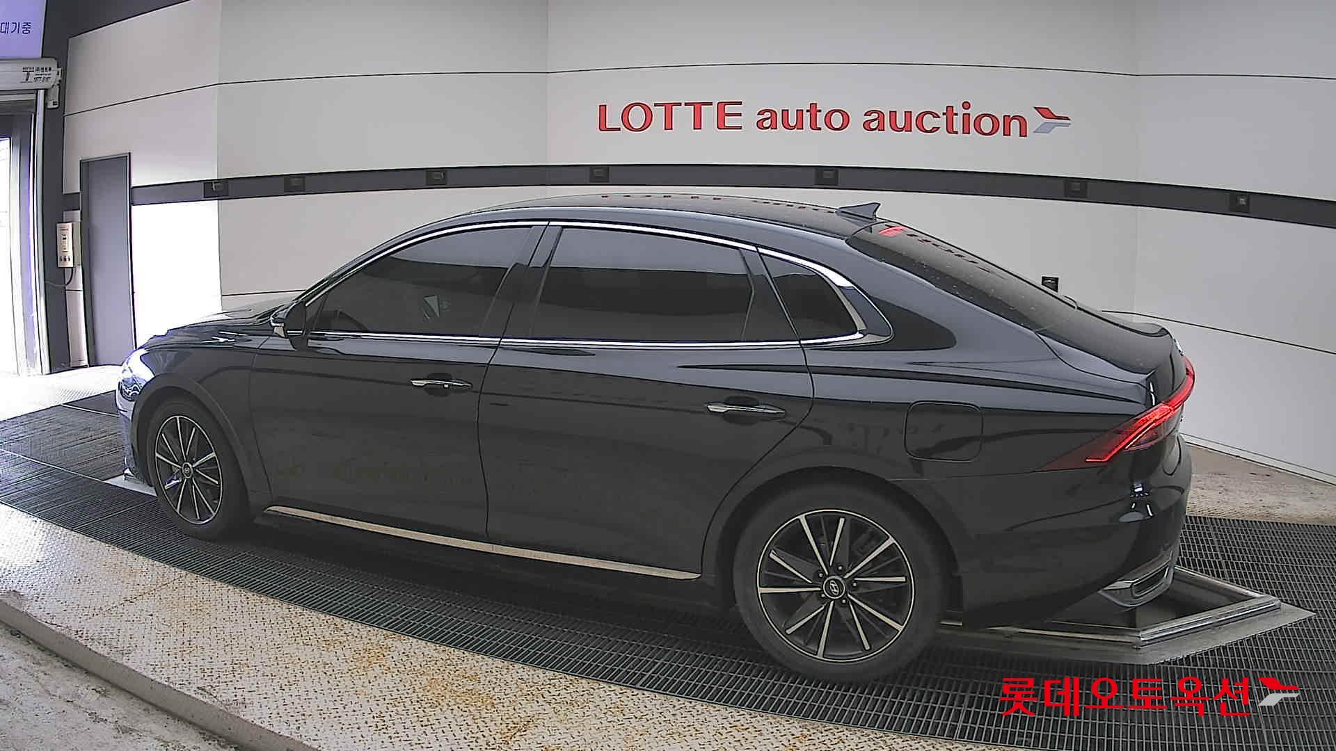 Hyundai Grandeur - 14