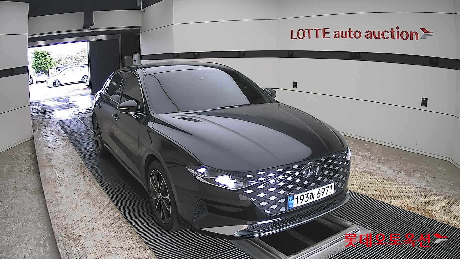 Hyundai Grandeur - 24