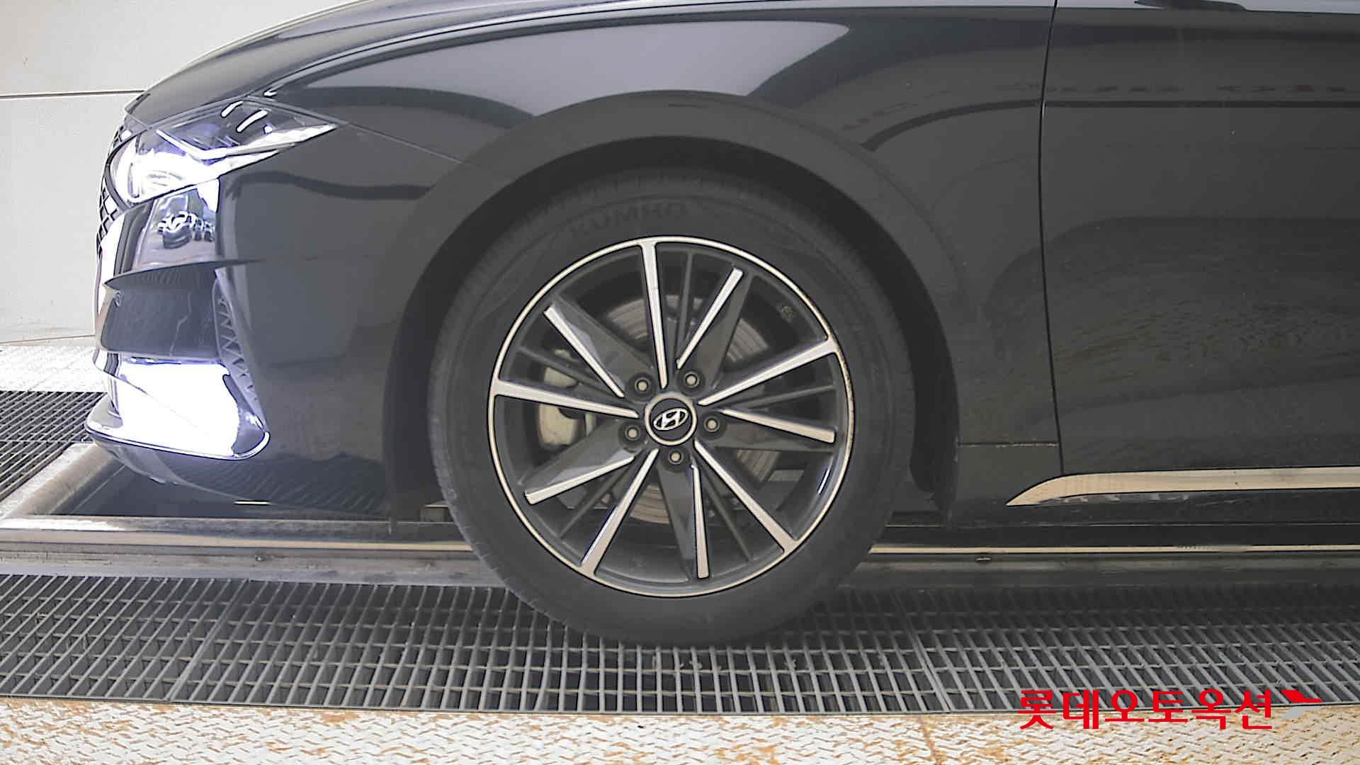 Hyundai Grandeur - 25