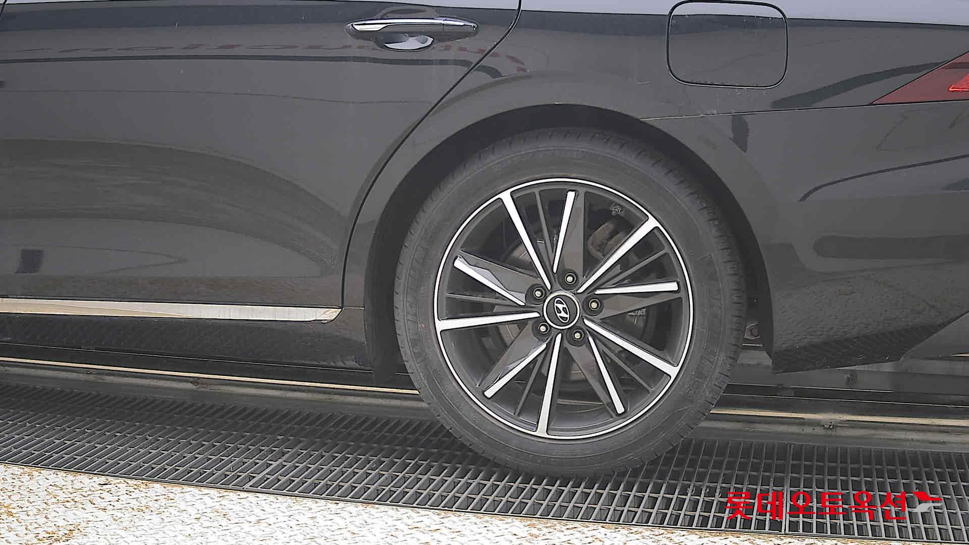 Hyundai Grandeur - 26