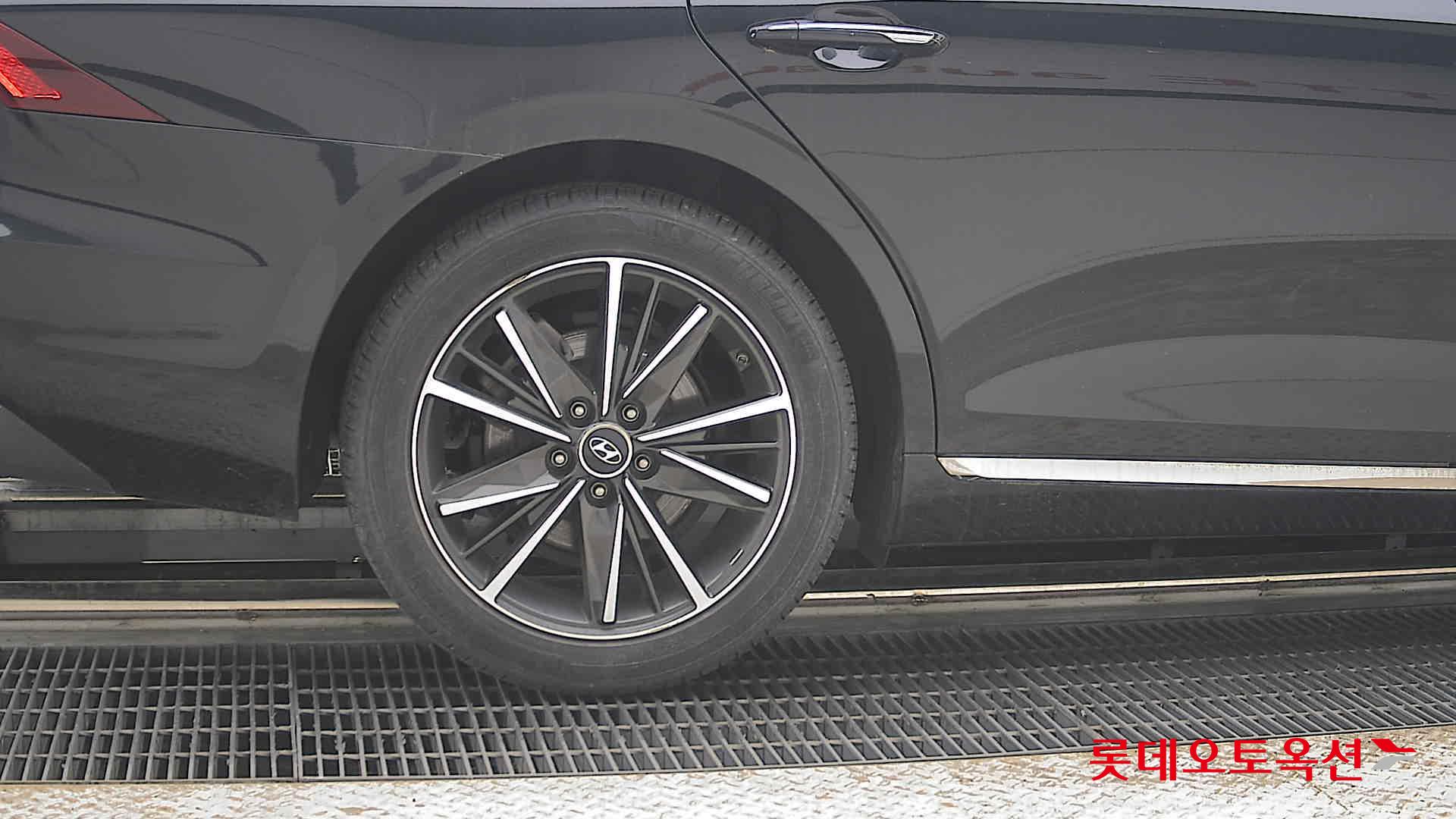 Hyundai Grandeur - 28