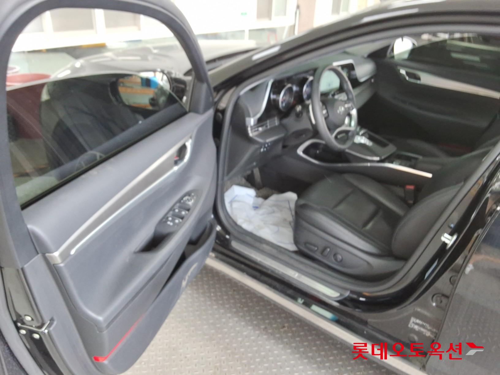 Hyundai Grandeur - 37
