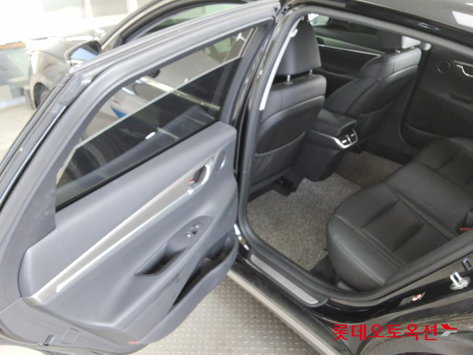 Hyundai Grandeur - 38