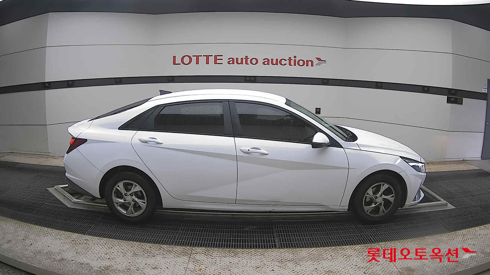 Hyundai Elantra - 21
