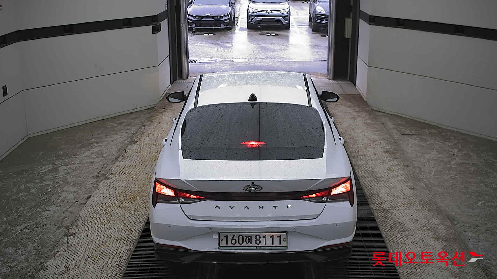 Hyundai Elantra - 17