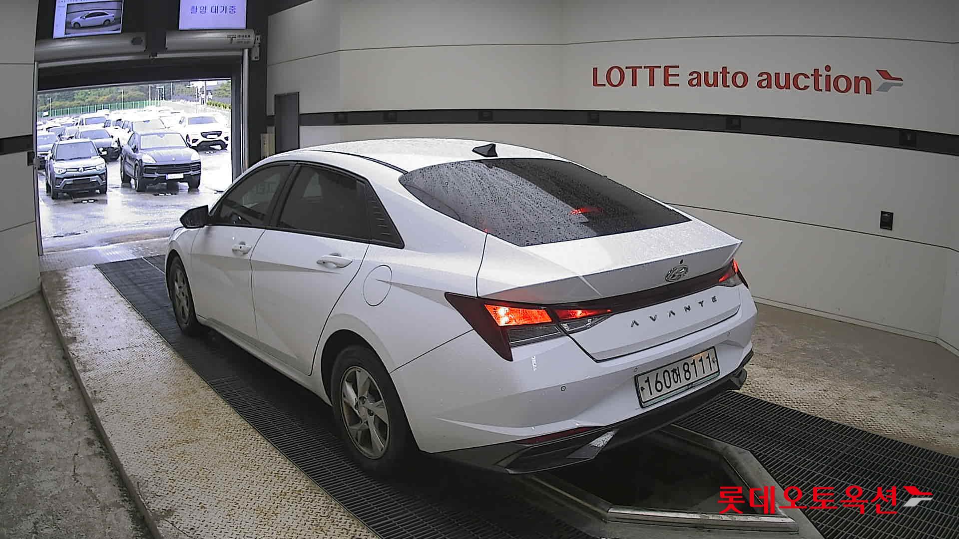 Hyundai Elantra - 4