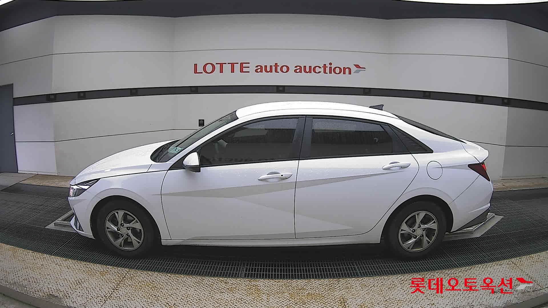 Hyundai Elantra - 13