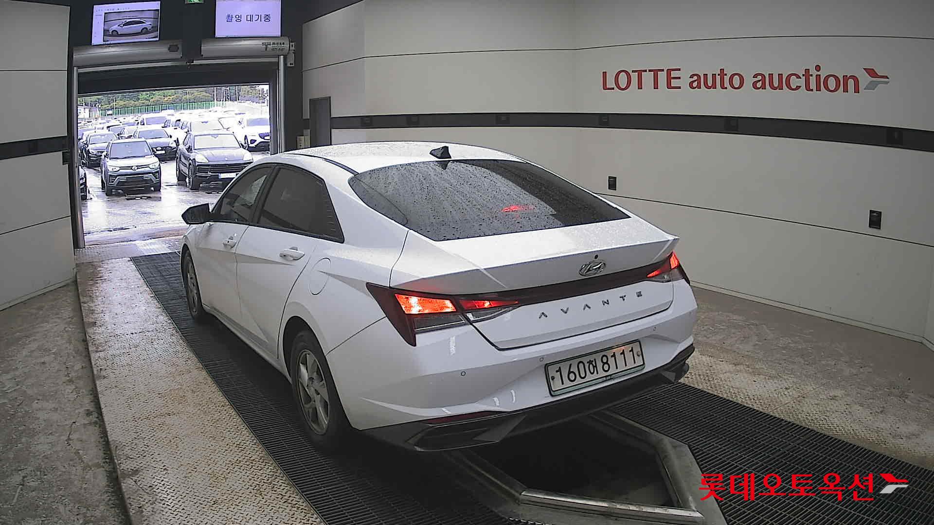 Hyundai Elantra - 16