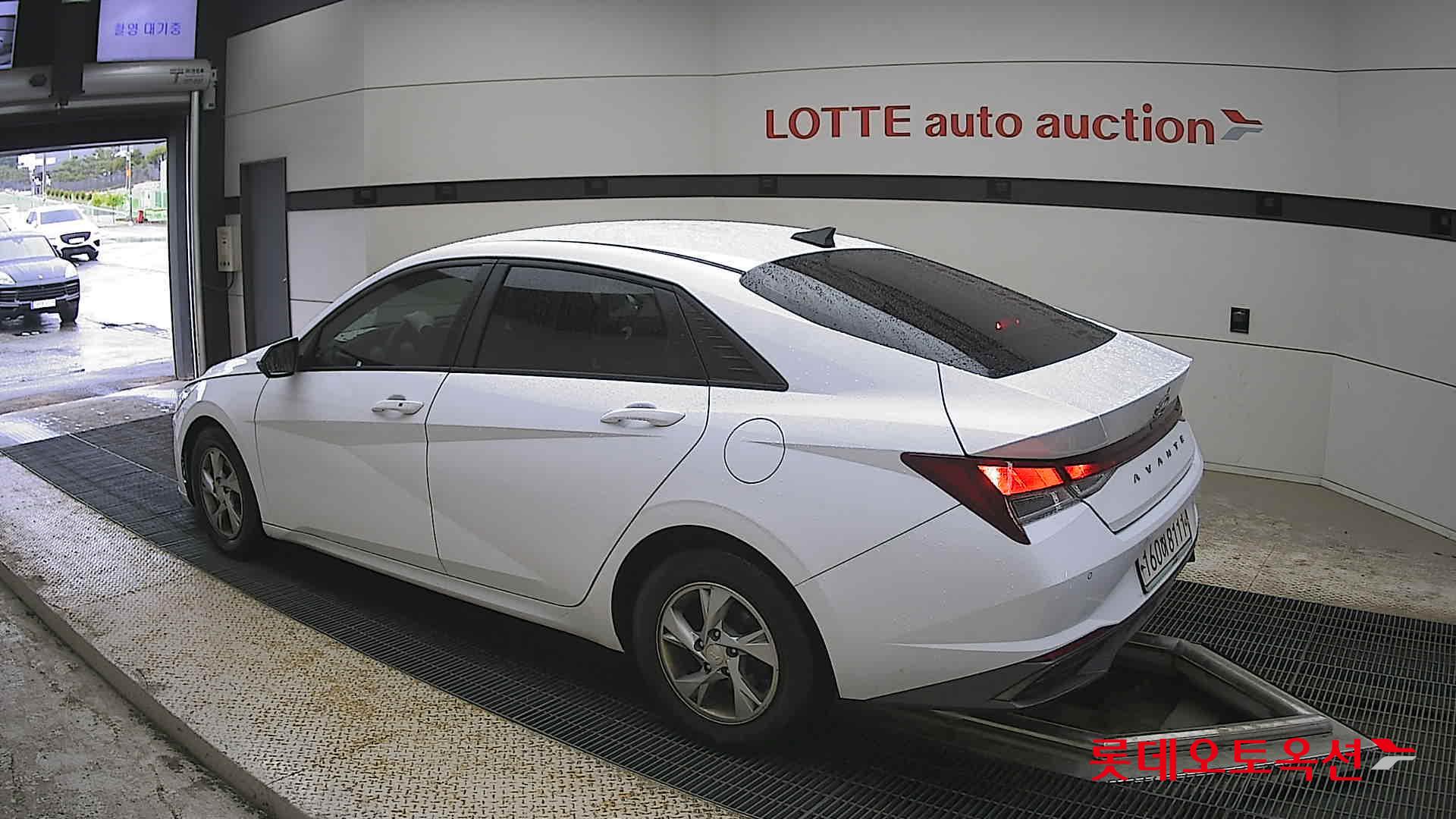 Hyundai Elantra - 15