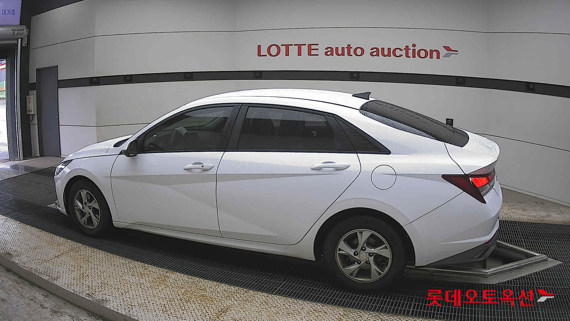 Hyundai Elantra - 14