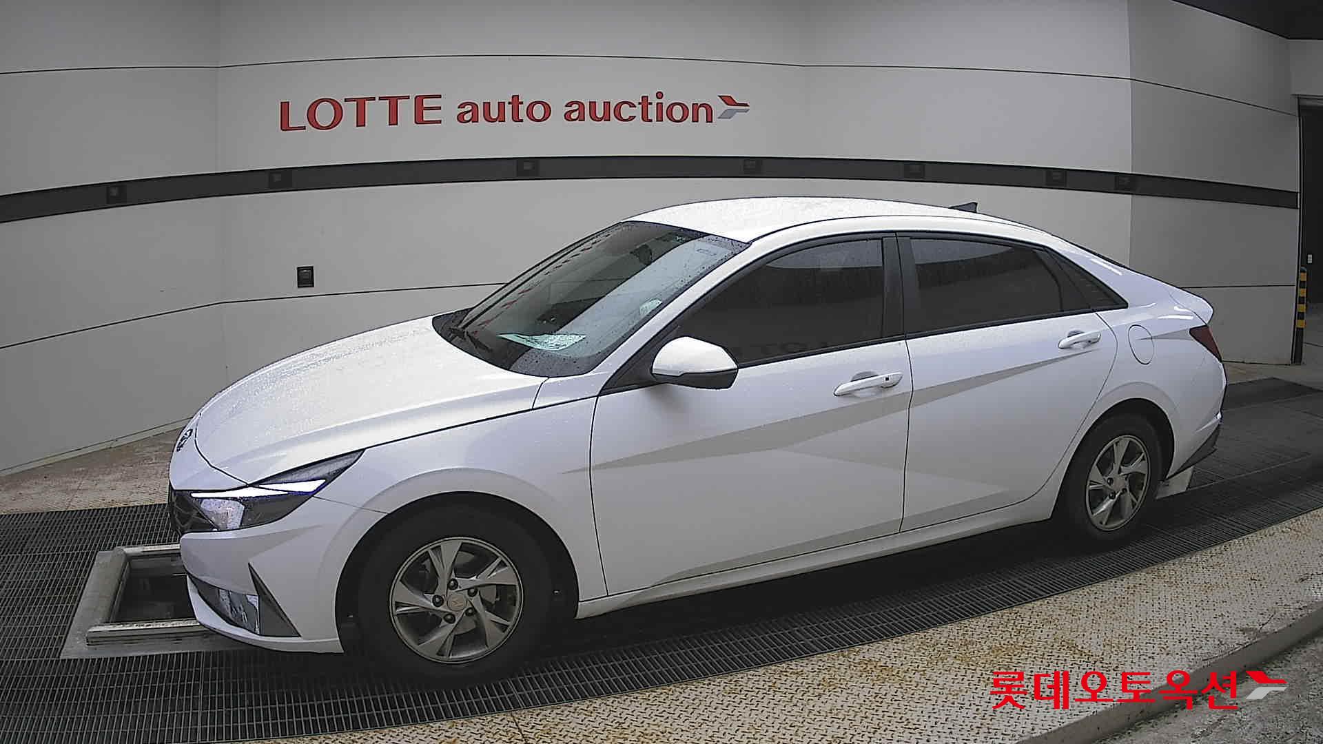 Hyundai Elantra - 12