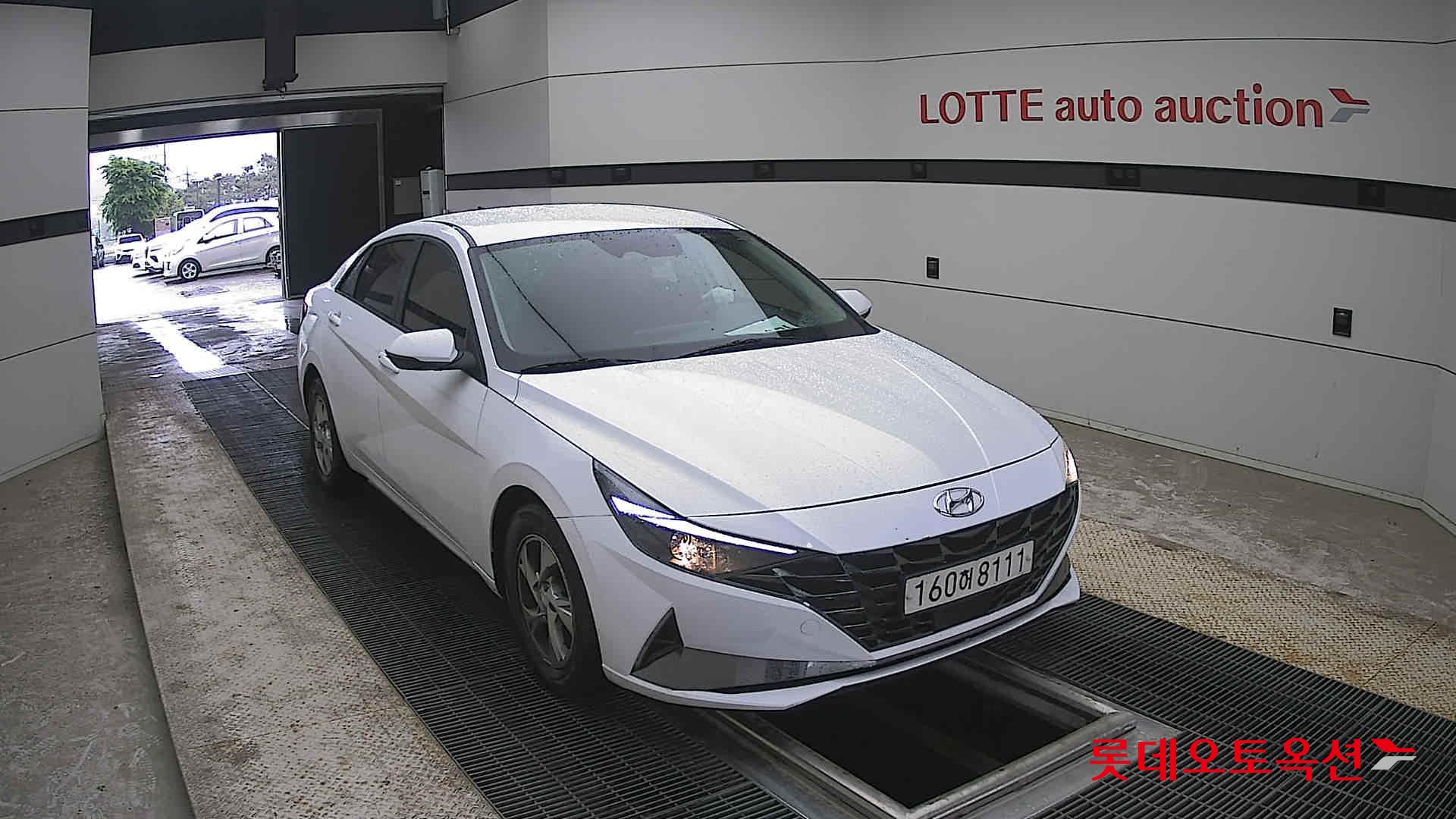Hyundai Elantra - 24